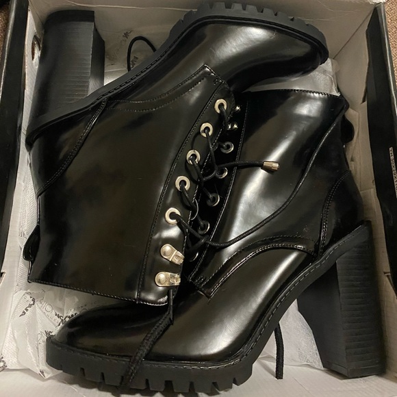 BRAND NEW Black lace boots - Picture 2 of 3